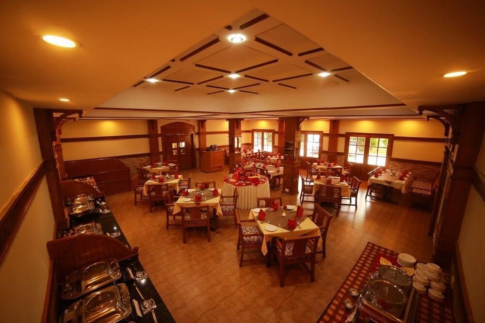 Quality Airport Hotels Nedumbassery Exteriör bild