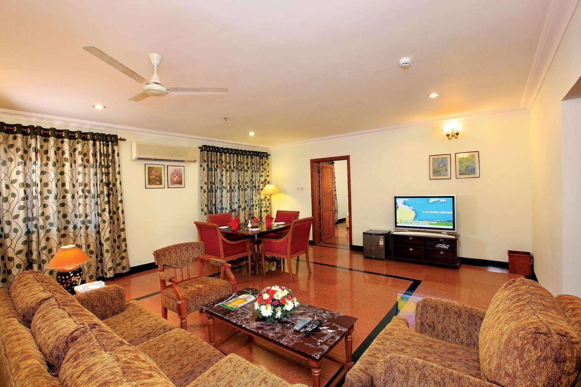 Quality Airport Hotels Nedumbassery Exteriör bild
