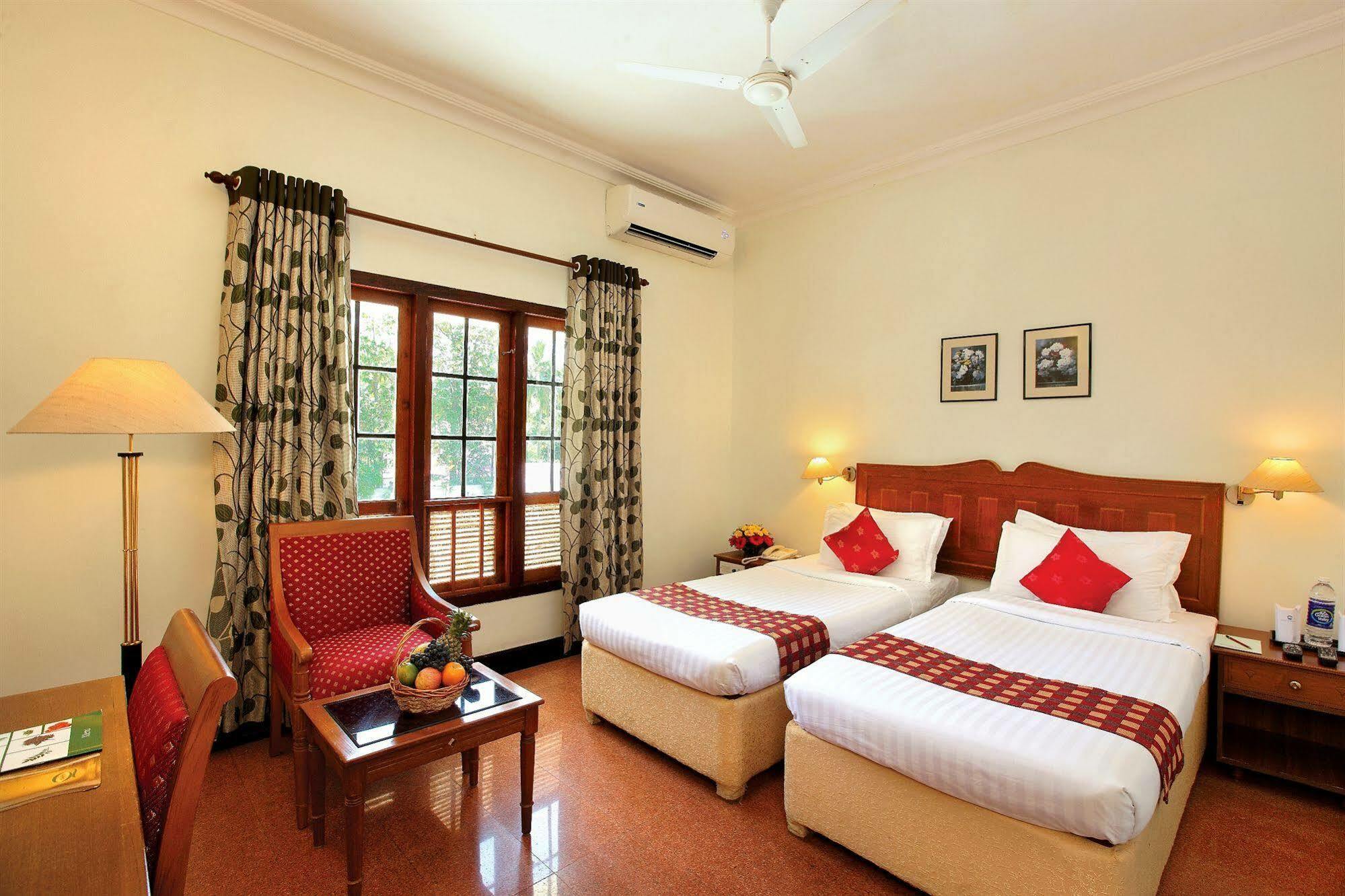 Quality Airport Hotels Nedumbassery Exteriör bild