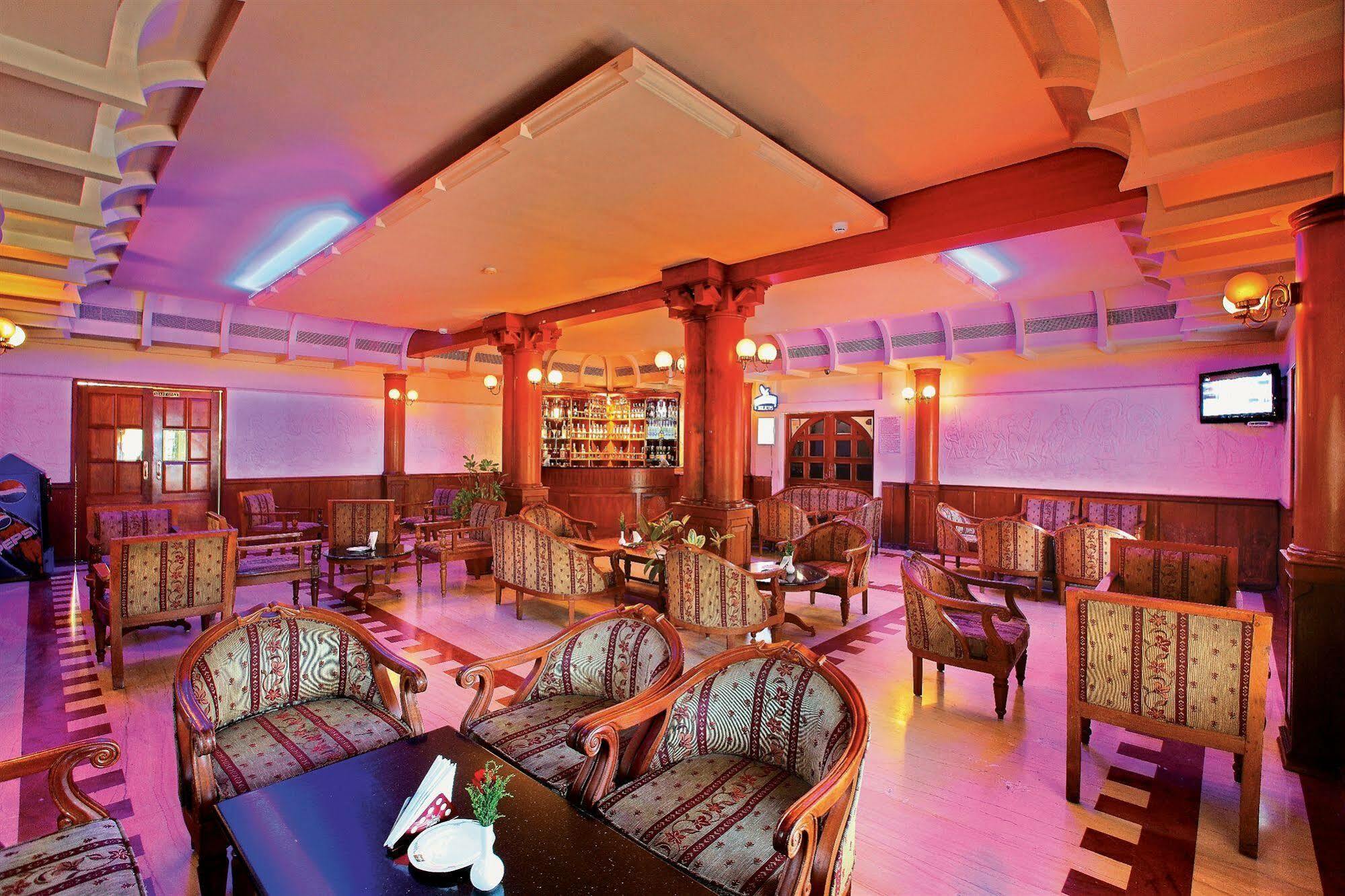 Quality Airport Hotels Nedumbassery Exteriör bild