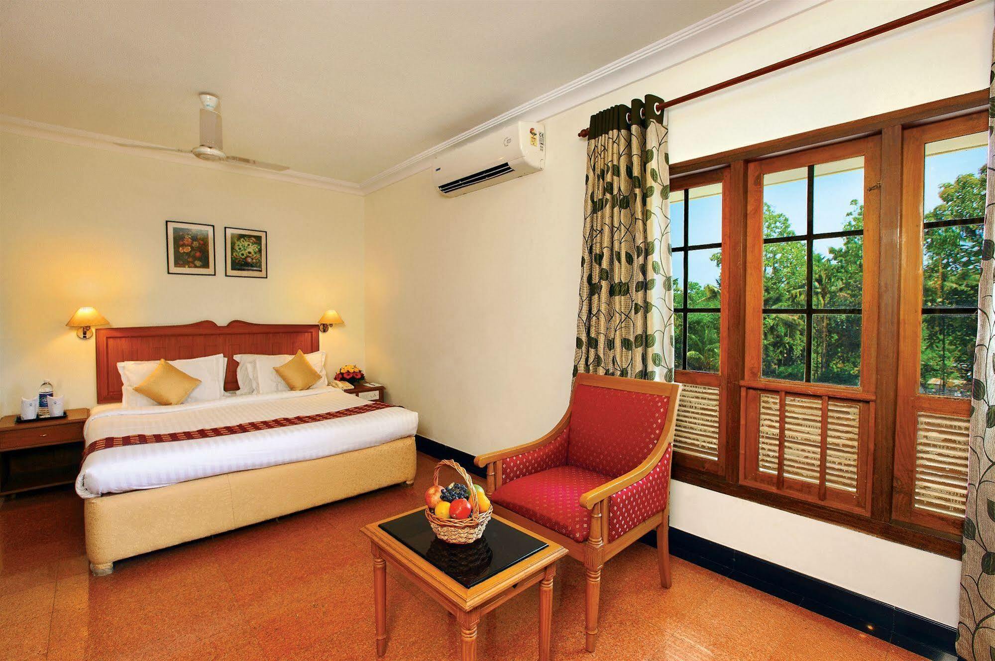 Quality Airport Hotels Nedumbassery Exteriör bild